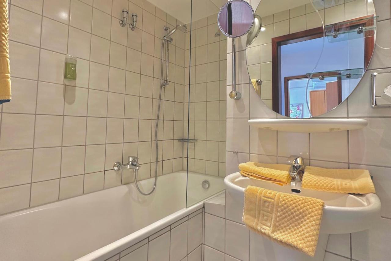 Hotel Imperial Krefeld Bagian luar foto