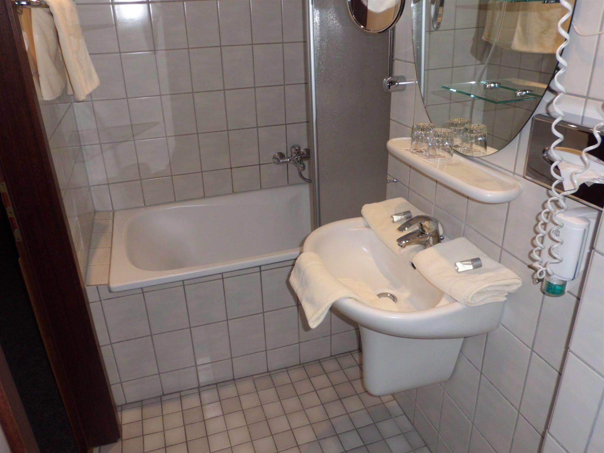 Hotel Imperial Krefeld Bagian luar foto