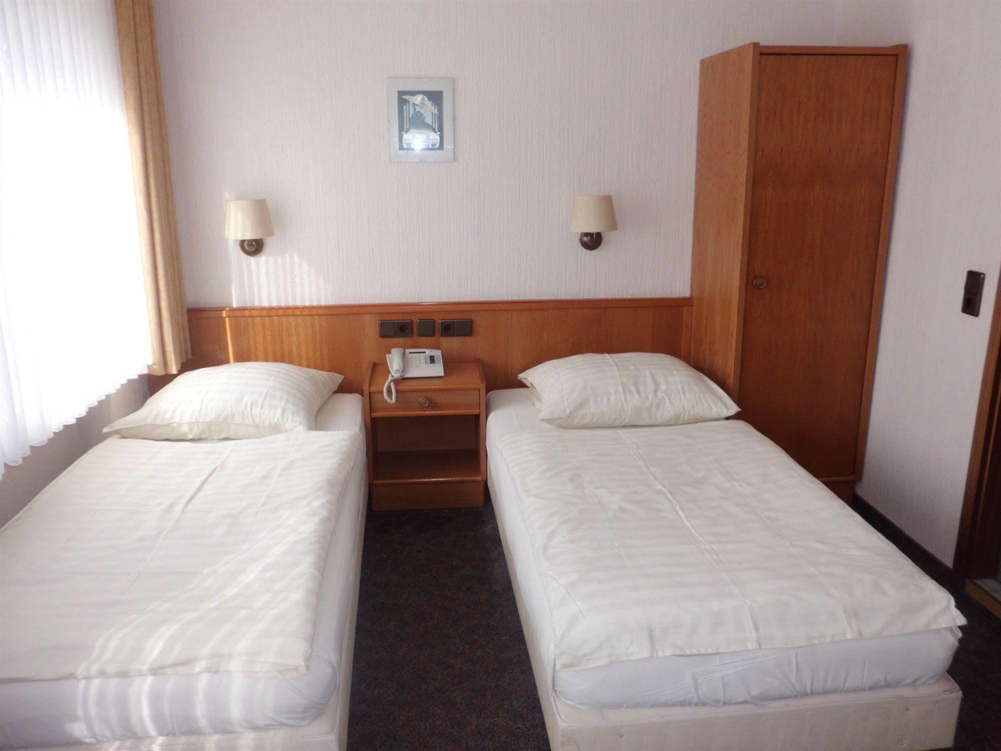 Hotel Imperial Krefeld Bagian luar foto