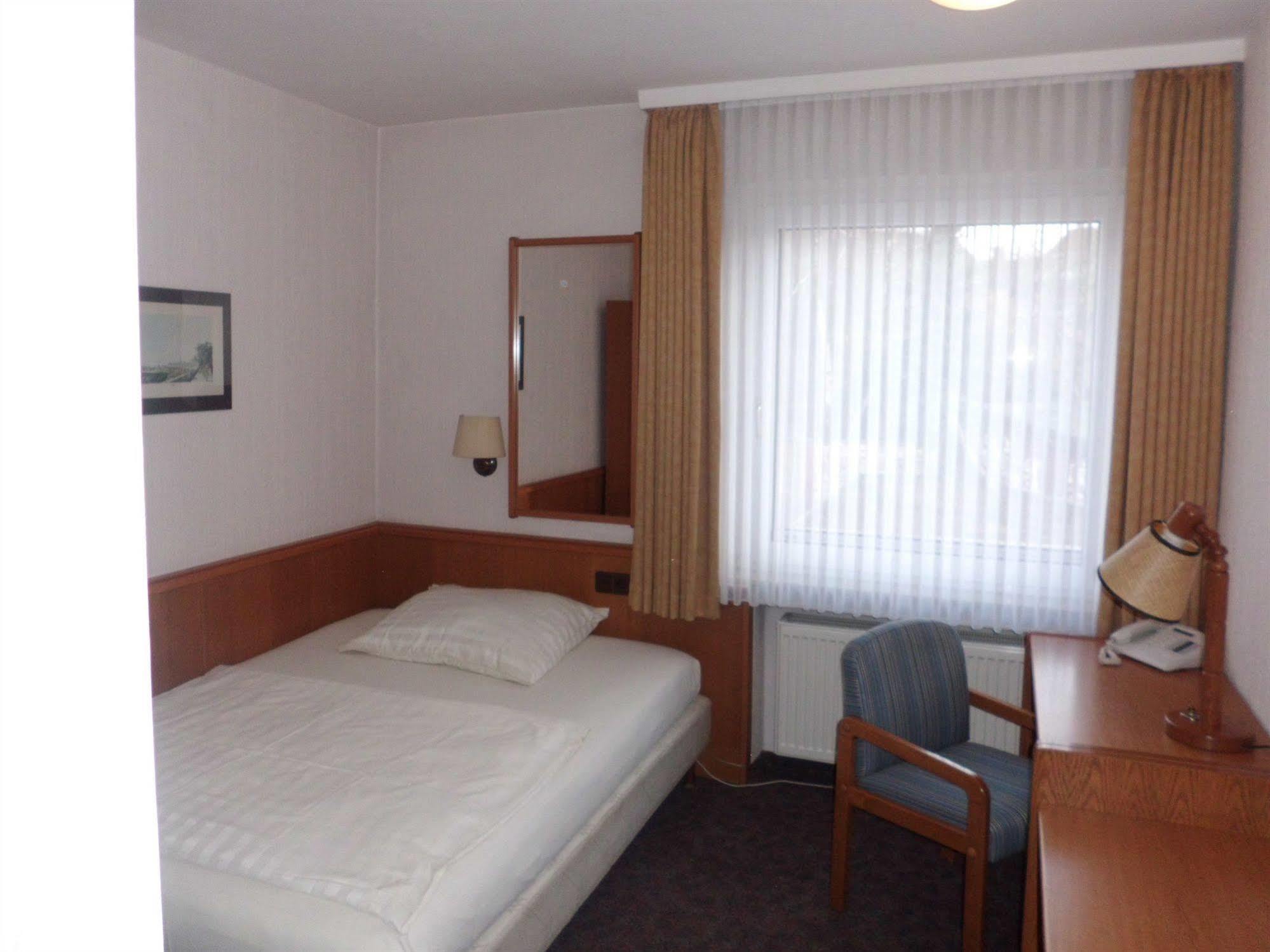 Hotel Imperial Krefeld Bagian luar foto